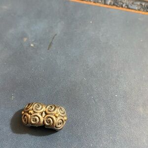 Pandora swirl clip with gold accents